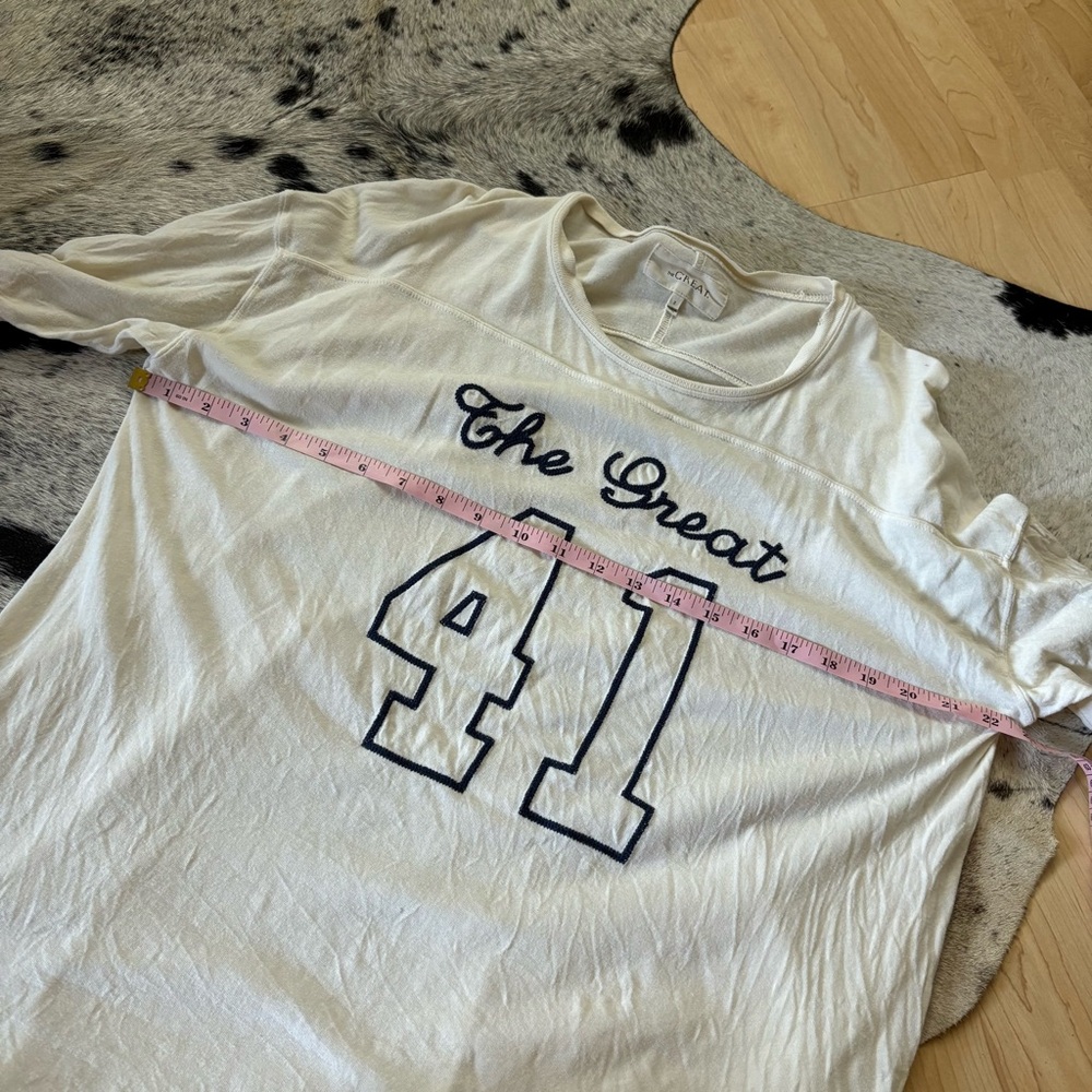 THE GREAT. Cream Long Sleeve 'The Great 41' Appliqué Tee - Picture 8 of 9